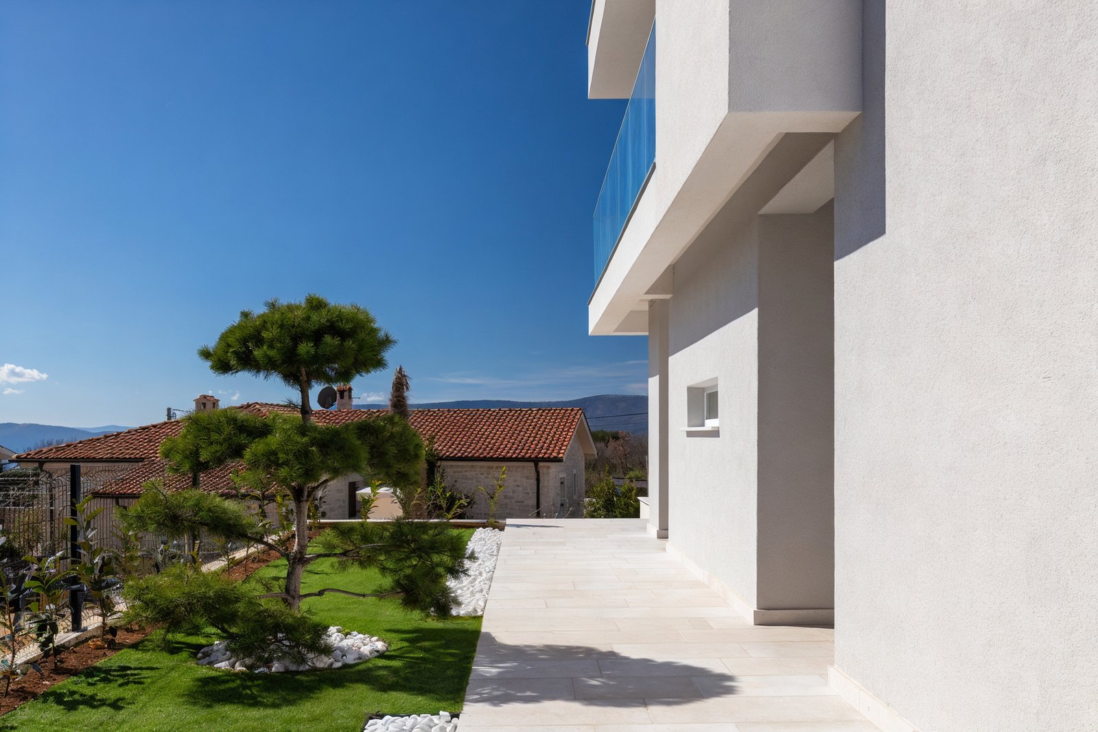 Villa Neoma private heated swimming pool with sun terrace